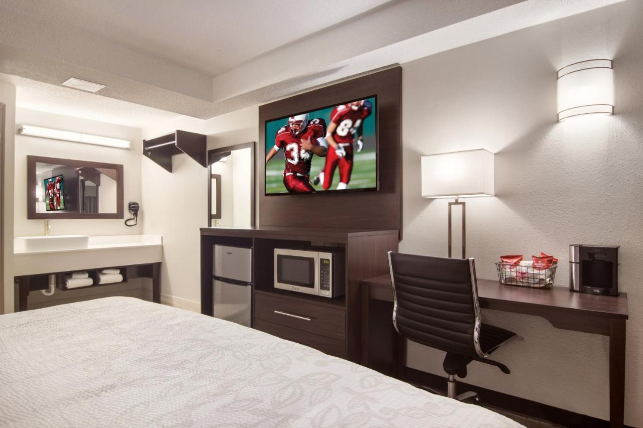 Red Roof Inn Plus & Suites 伊利 外观 照片