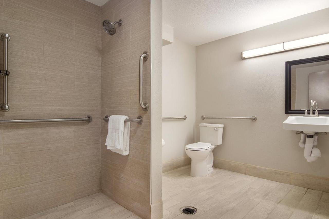 Red Roof Inn Plus & Suites 伊利 外观 照片
