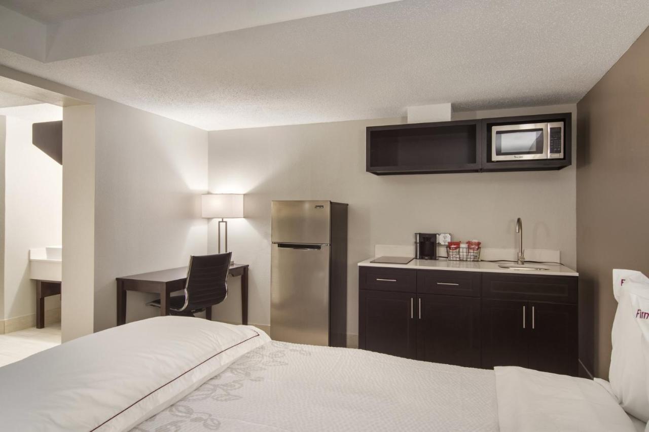 Red Roof Inn Plus & Suites 伊利 外观 照片