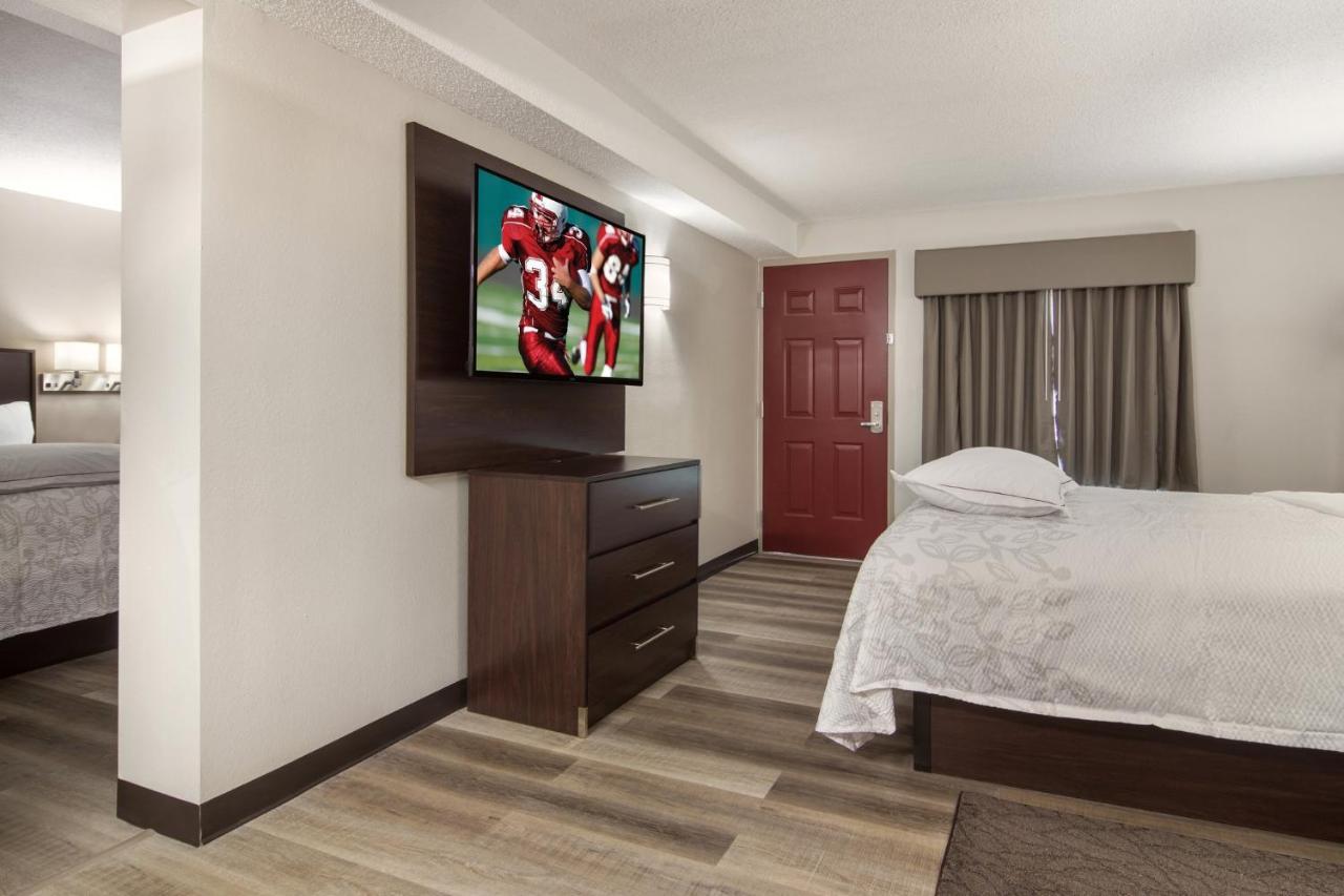 Red Roof Inn Plus & Suites 伊利 外观 照片